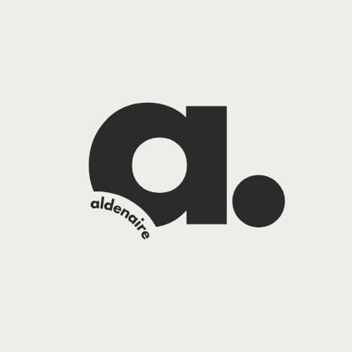Ein minimalistisches Schwarz-Weiß-Logo mit stilisierten Kleinbuchstaben „a“ und „d“ mit einem Punkt, begleitet vom Text „aldenoire“ in einer modernen serifenlosen Schriftart.